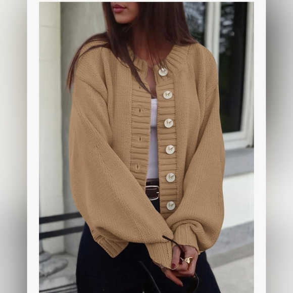 Oversized Slouchy Button-Up Cardigan - Picture 2 of 11